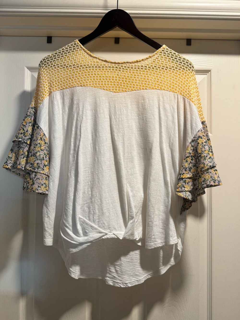 Umgee White Top with Yellow Yoke and Floral Ruffle Sleeves Size Small